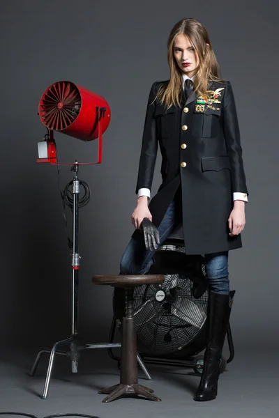 Look 10